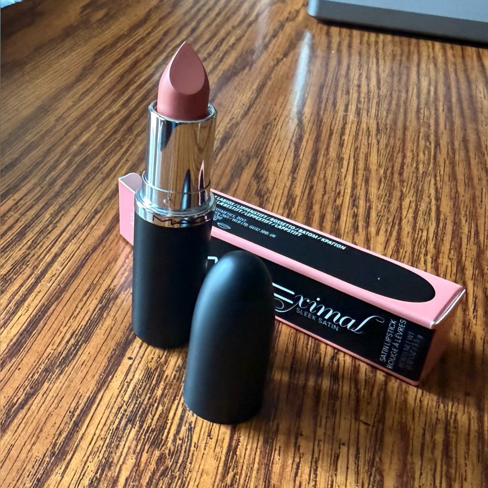 MAC M·A·Cximal Sleek Satin Lipstick - Picture 4 of 4
